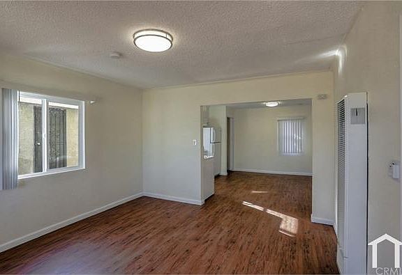 2nd image of 1019 W 92nd St