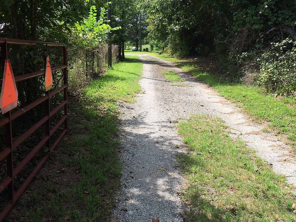 Lane to home from main road