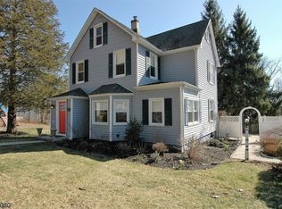 136 Old Ridge Rd, Bloomingdale, NJ 07403