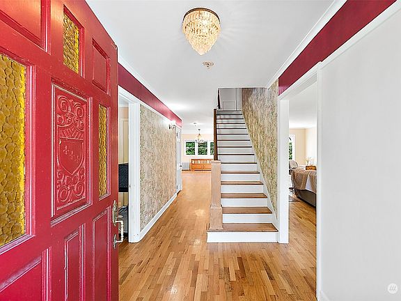 5th image of 301 E Beck Street