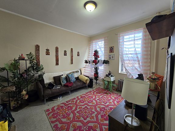 5th image of 3735 Crescent St APT 4