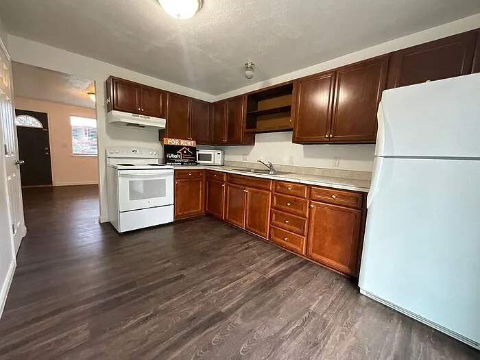 1124 Vitt Dr — Photo 8