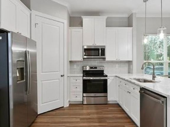5th image of 513 Maryem St