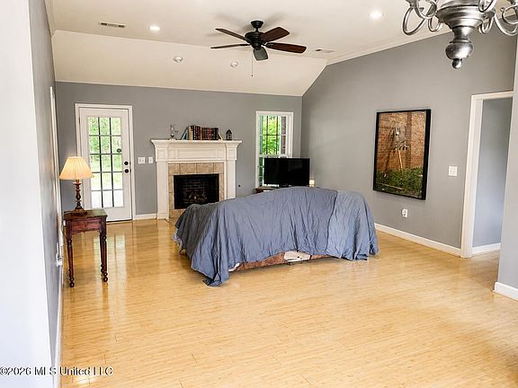 3rd image of 420 Pecan Cir