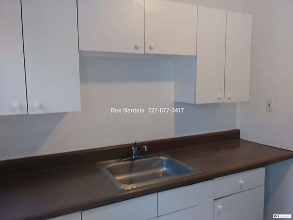 3rd image of 853 22nd Ave S