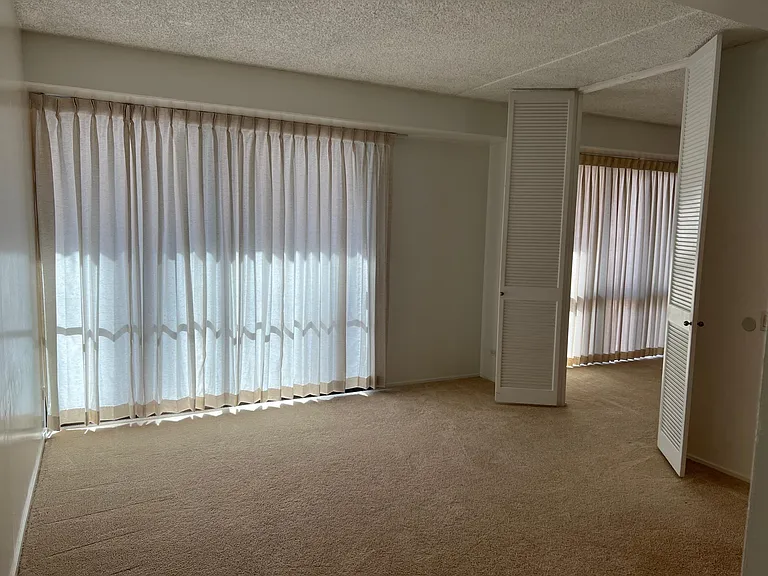 225 Queen St #18E — Photo 3
