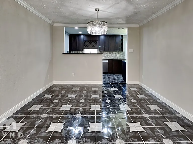 101 Live Oak St — Photo 4