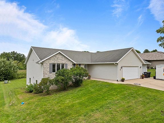 2nd image of 32 E Sunset DRIVE