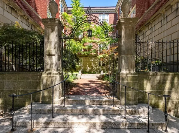 6 Washington Ave APT 11, Cambridge, MA 02140