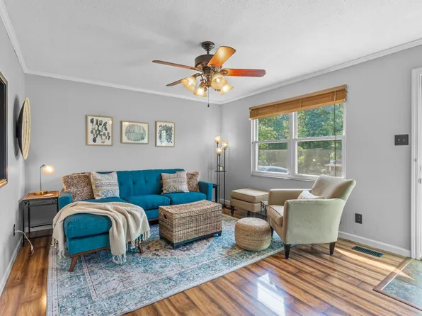 4350 Wonderland Dr, Louisville, TN 37777