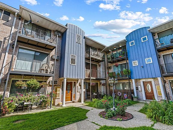 3rd image of 8515 W Catherine Ave Unit 183