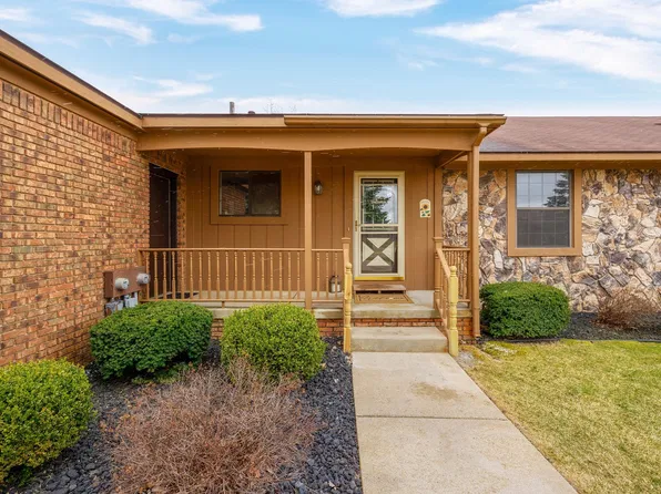 12360 Nantucket Dr, South Lyon, MI 48178