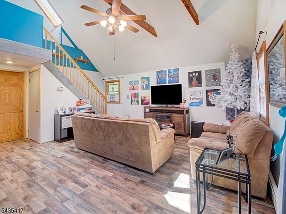 5th image of 38 Orchard Dr