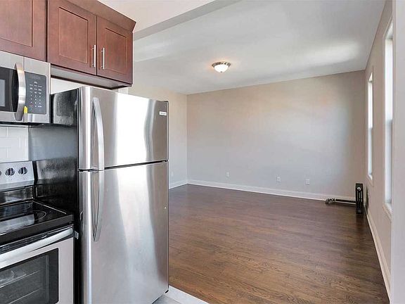 4th image of 14916 14th Ave #2