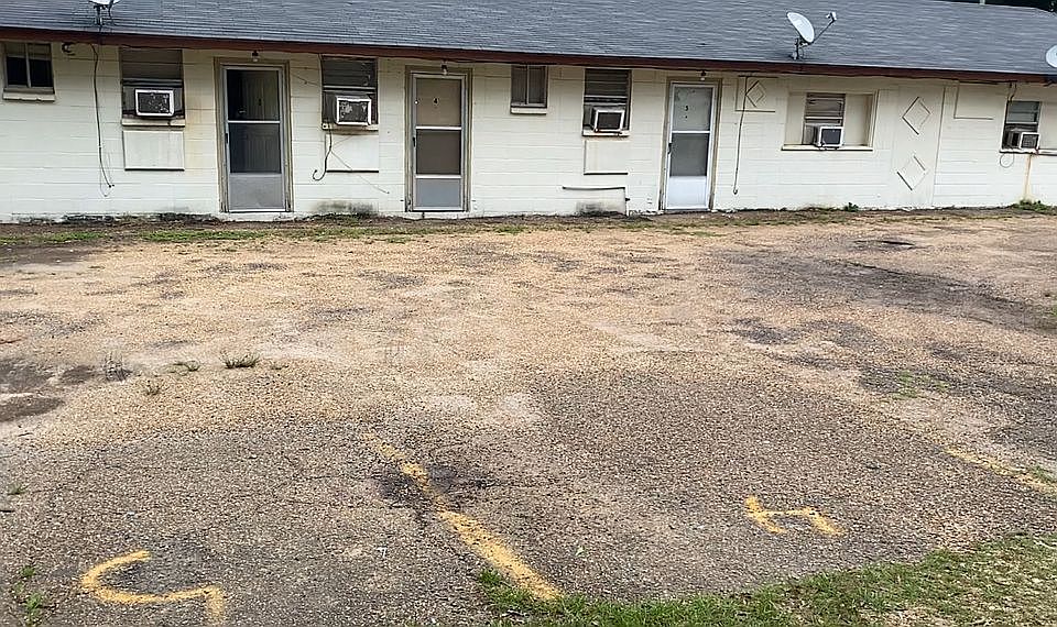 2nd image of 302 Martin Luther King Dr