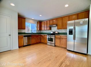 37021 Goldenrain St, Sandy, OR 97055