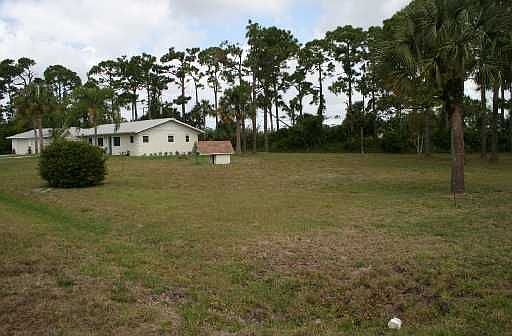 Lot room for pool 