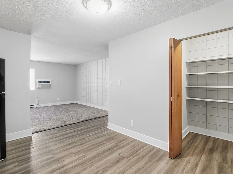 Hickory Creek Apartments — Photo 33