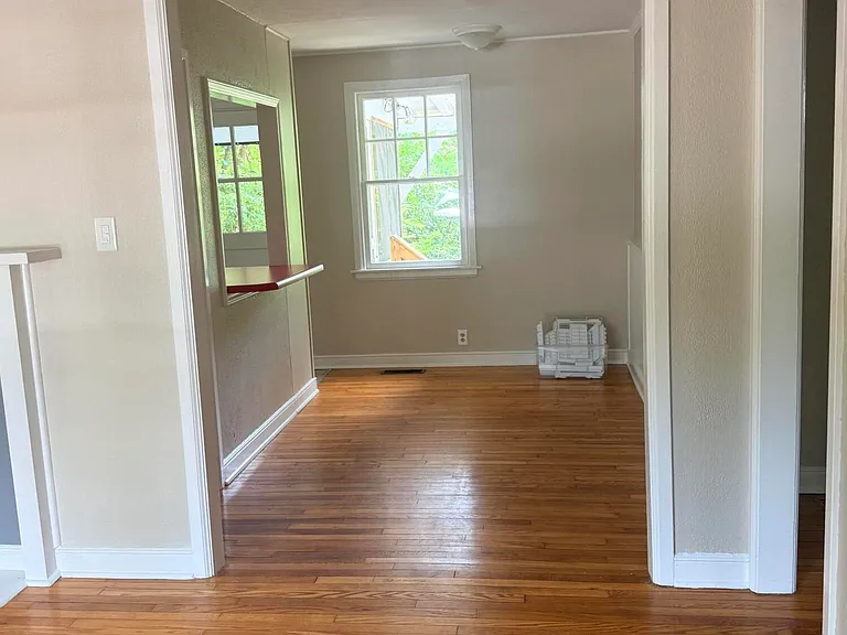 502 Frank St — Photo 4