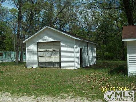 3rd image of 8752 W Oakwood Dr