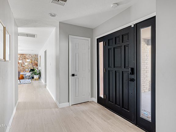 5th image of 813 W GLENEAGLES Drive