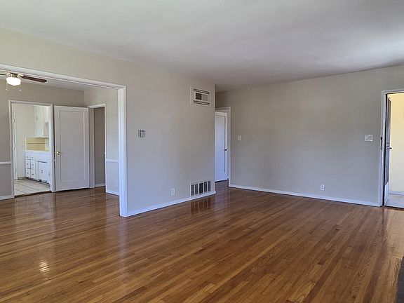 5th image of 5919 Camellia Ave #1/2