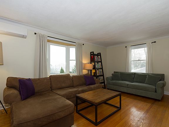 5th image of 15 Joan Ave