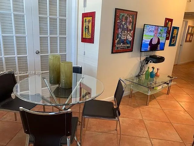 The Decoplage Condo — Photo 3