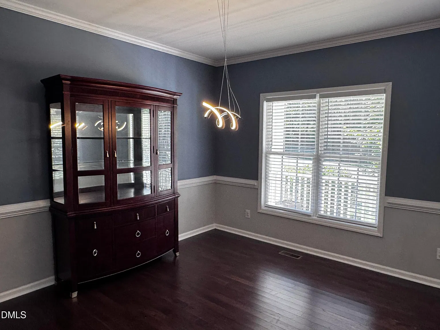 3 bed, 2.5 bath, 2900 sqft, $3,300 — Photo 3