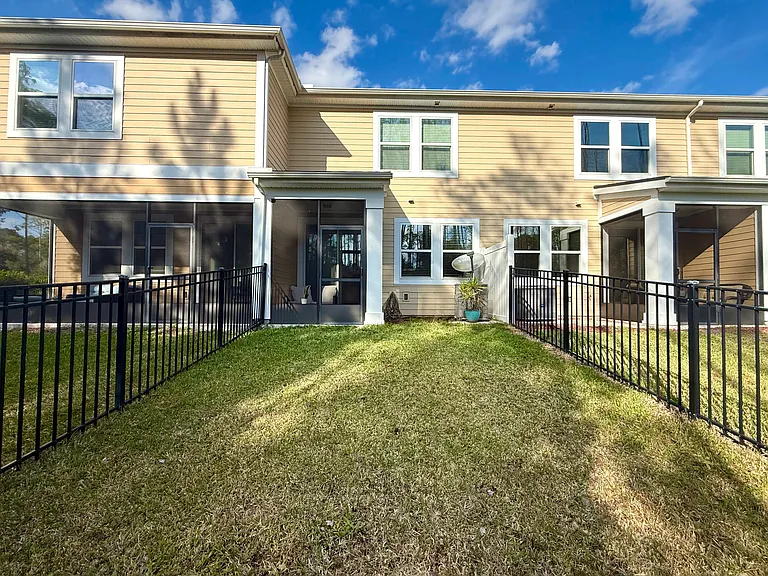95 Bush Pl — Photo 17
