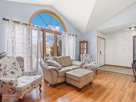 4th image of 338 Wild Rose Ln