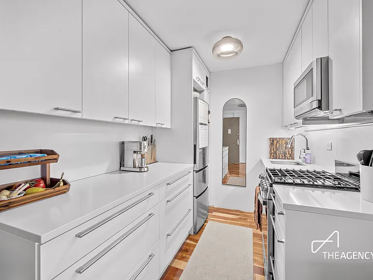 333 E 14th St #10G — Photo 3