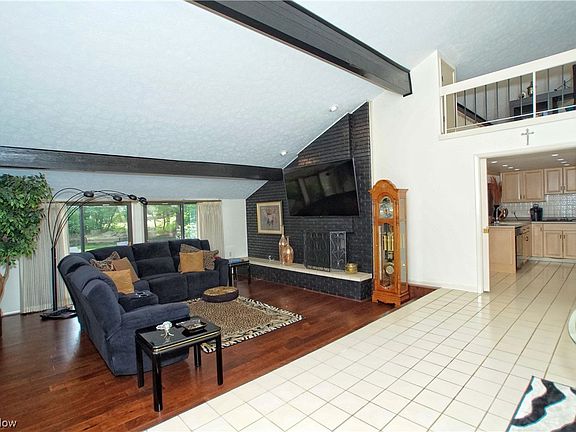 4th image of 420 Willow Cir #25
