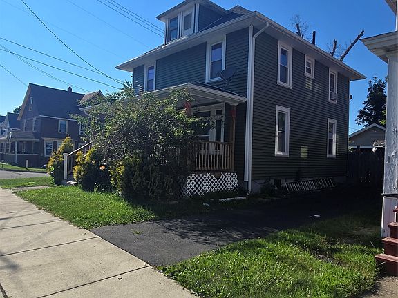 3rd image of 253 Grand Ave