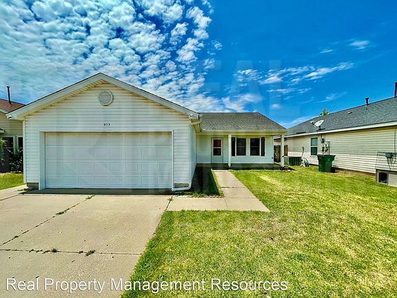 2nd image of 913 Hyacinth Hollow Dr