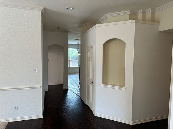 3rd image of 7574 Greenvalley Ln