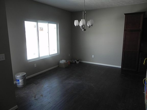 4th image of 2112 Ebony Ln
