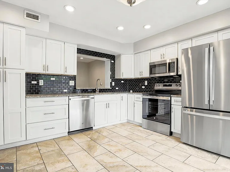 804 Bismark Way — Photo 6