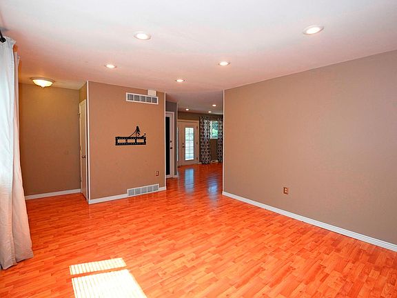 3rd image of 4085 S Fox St