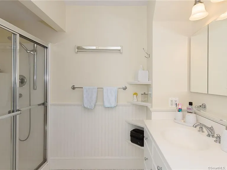 1564 Fairfield Beach Rd — Photo 7