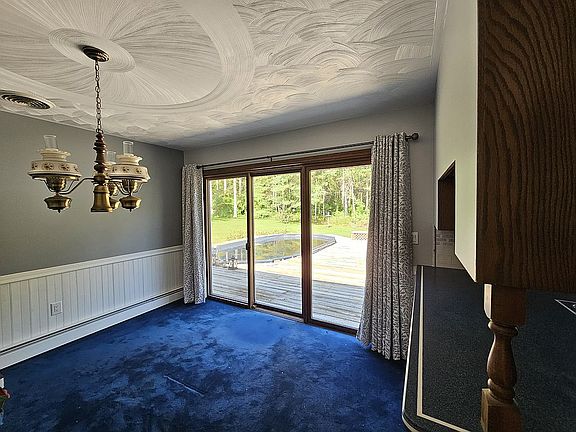 Diningroom out onto deck w/p