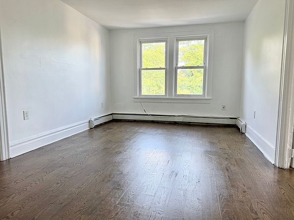 3rd image of 217 6th Ave W #1