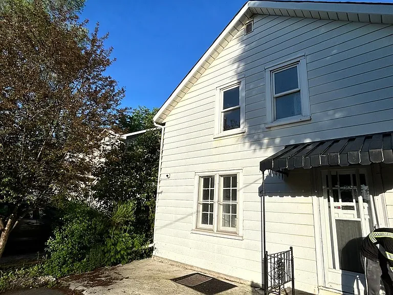 37 Clarence St — Photo 1