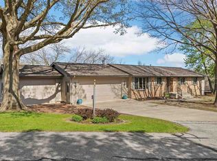 1896 Sunset Dr NE, Solon, IA 52333