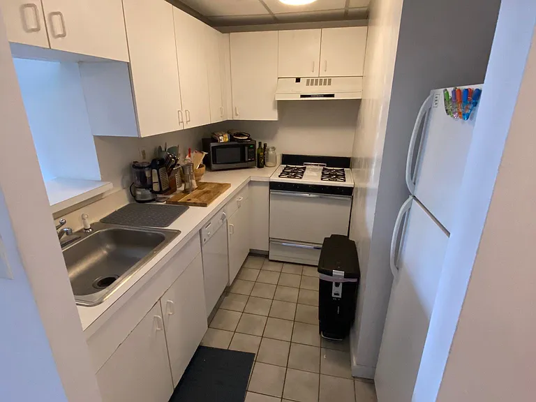 227 Christopher Columbus Dr #312B — Photo 3