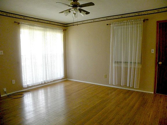4th image of 31 Iowa Dr NE