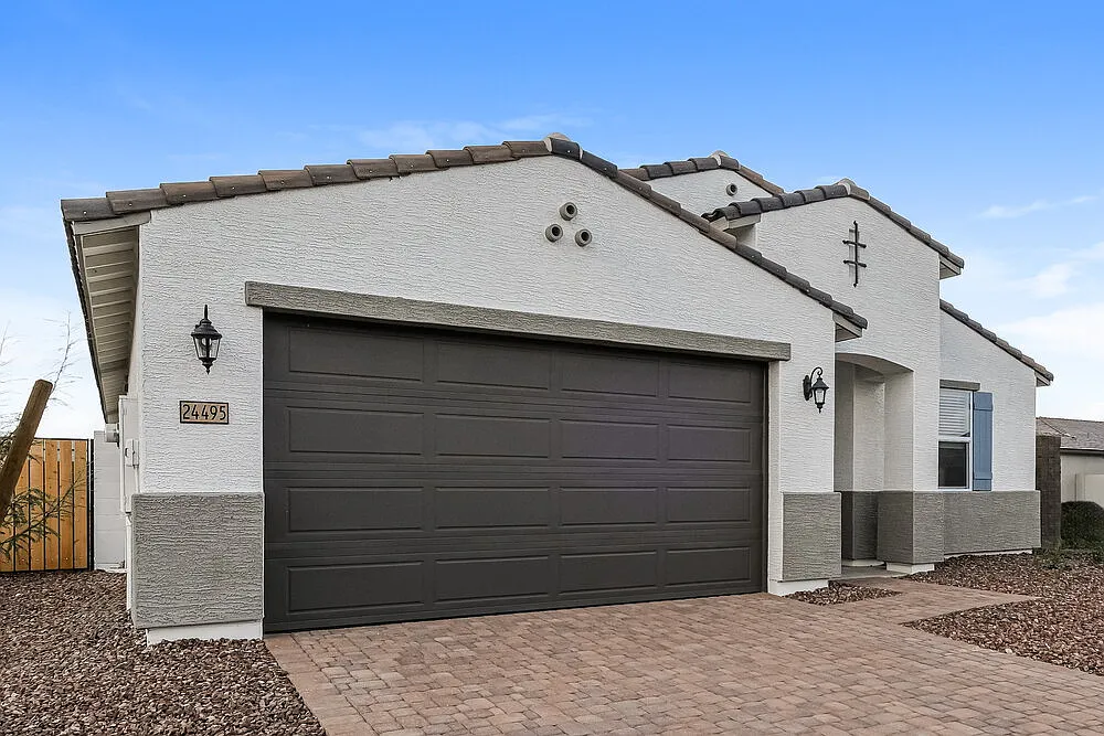 4 bed, 3.0 bath, 2168 sqft, $2,405 — Photo 3