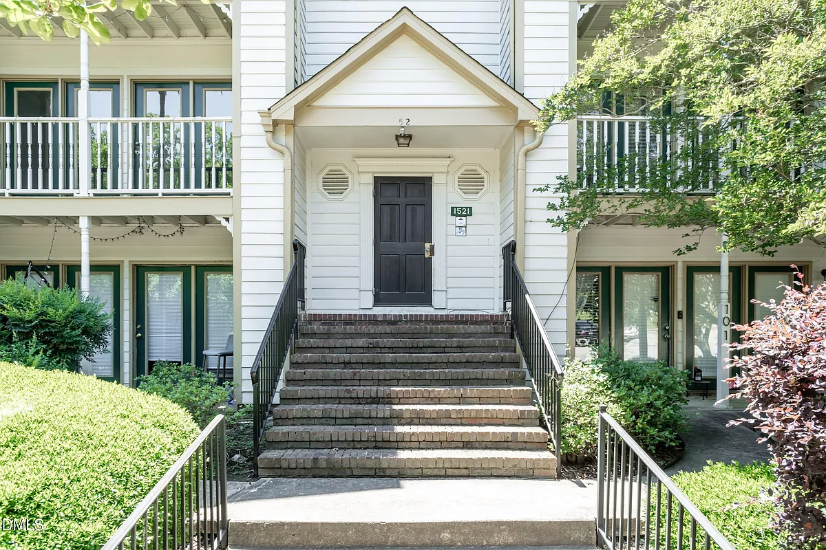 Photo 2 of 27 - 1521 Creekwood Ct #201 - Raleigh, NC Building Photo - 1521 Creekwood Ct #201