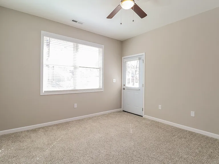 216 Sycamore Cove Rd — Photo 8