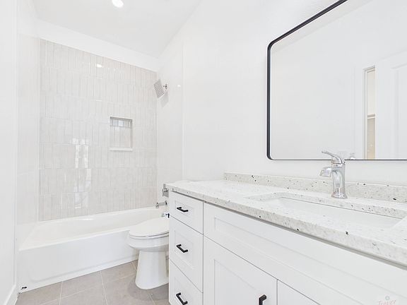 5th image of 704 W 21st St APT 303